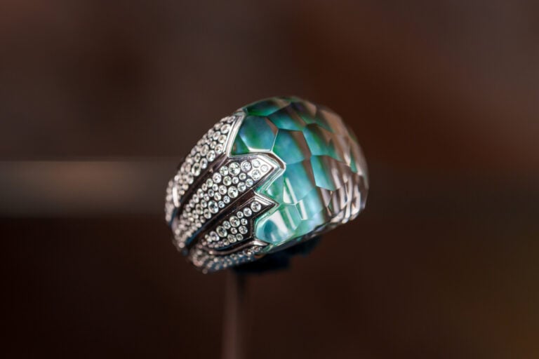 Pae White per Vhernier. Photo Erdna Creative