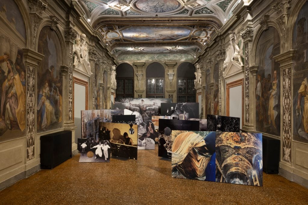 Un’antologia politica degli Stati Uniti. La grande mostra di Arthur Jafa e Richard Prince a Venezia