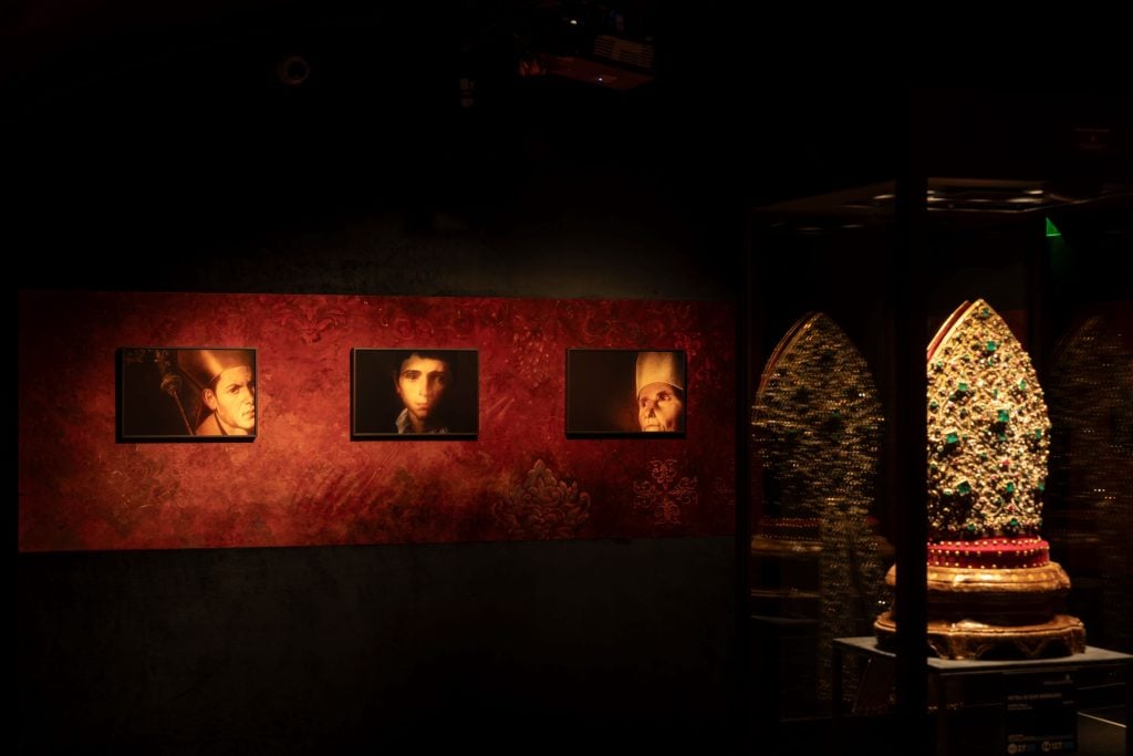 I colori di Mimmo Jodice, Museo del Tesoro di San Gennaro, Napoli. Photo Francesco Squeglia