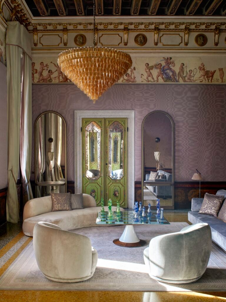 L&rsquo;arrivo dell&rsquo;hotel Orient Express a Venezia riapre lo storico Palazzo Don&agrave; Giovannelli (riempiendolo di arte contemporanea)