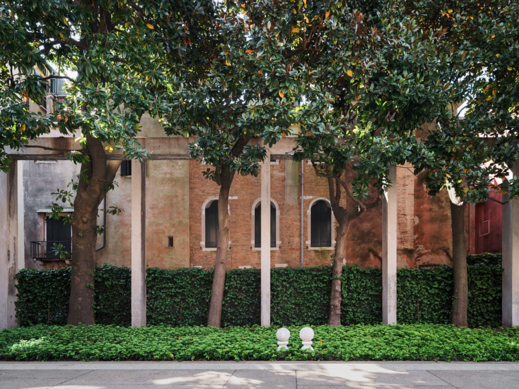 Waves, Casa Sanlorenzo, Venezia, ph &copy; Ugo Carmeni Studio 2026