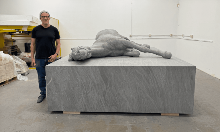 Intervista al grande scultore Charles Ray che a Los Angeles si mostra in due diverse gallerie