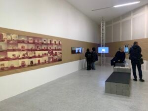 Curatori e allestitori ci raccontano la grande mostra dedicata a Franco Vaccari a Bolzano 