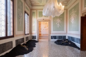 Il nuovo allestimento della Fondazione Querini Stampalia a Venezia è un gioco di arte combinatoria. Intervista alla direttrice Cristiana Collu