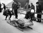 Primo piano di un bob a due durante i Giochi olimpici invernali del 1956. Cortina d&rsquo;Ampezzo, Italia. Immagine di George Silk. &copy; 1956. The Picture Collection LLC. Tutti i diritti riservati. sport invernali