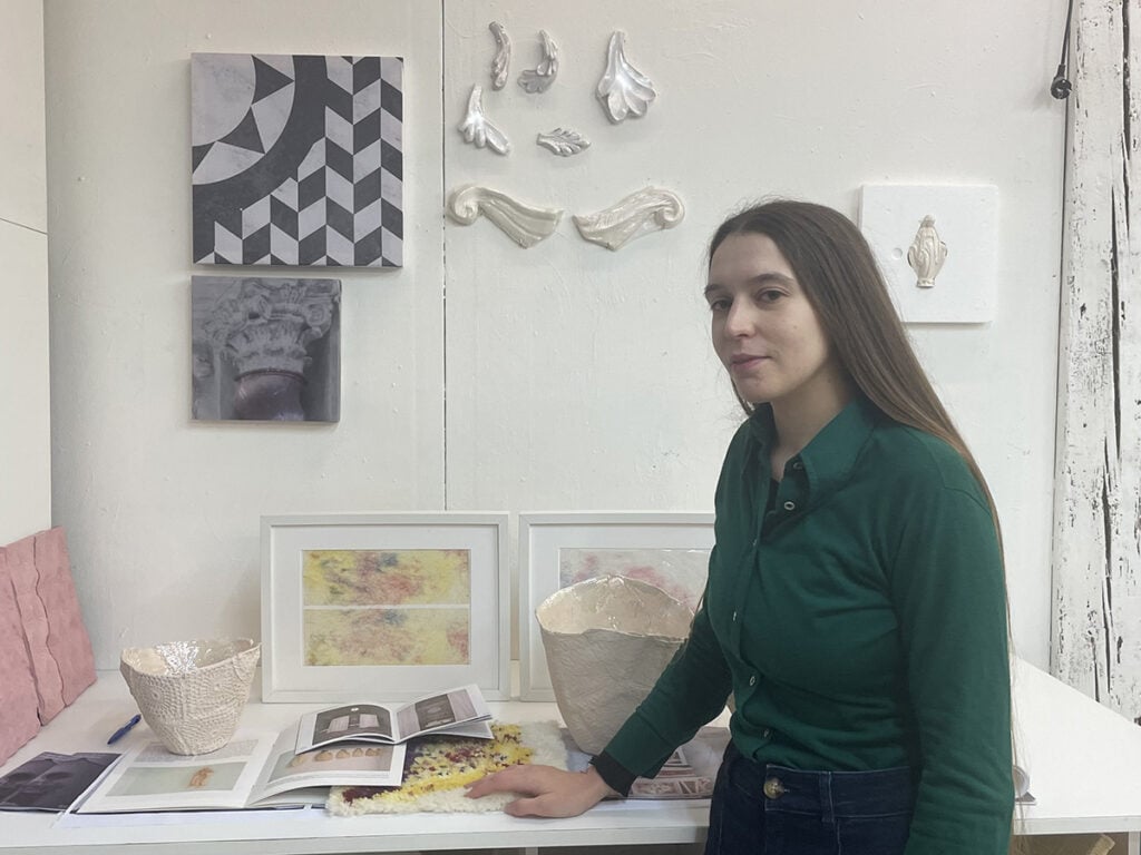 Martina Biolo nel suo studio