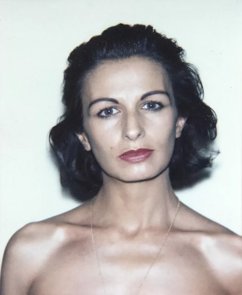 L&rsquo;attrice Alba Clemente si racconta a teatro e svela cosa si nasconde dietro la sua Partenope, sirena fumatrice&nbsp;