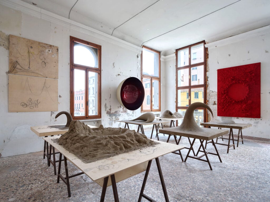 Anish Kapoor, installation view a Palazzo Manfrin, Venezia, 2026
