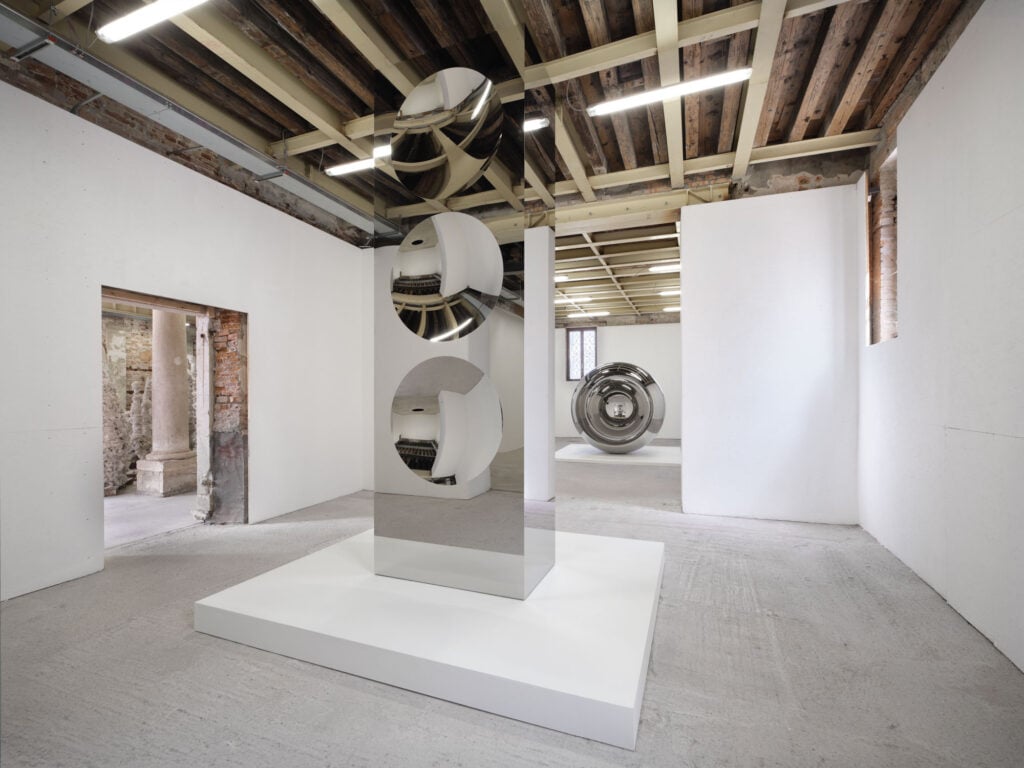 Anish Kapoor, installation view a Palazzo Manfrin, Venezia, 2026