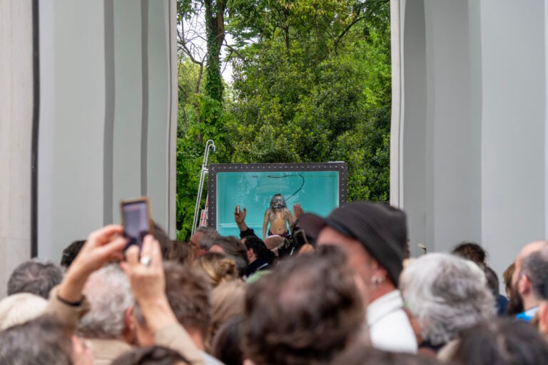 Ecco le foto del Padiglione Austria alla Biennale di Venezia (quello pieno di performer nude che &egrave; vietato fotografare)