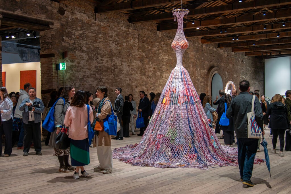 La delicatezza come resistenza. Intervista alla curatrice del Padiglione Turchia alla Biennale di Venezia
