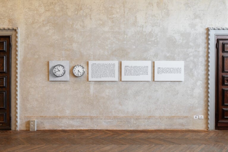 Joseph Kosuth, Clock (One and Five), Tre Oci, Installation View, ph Marco Cappelletti