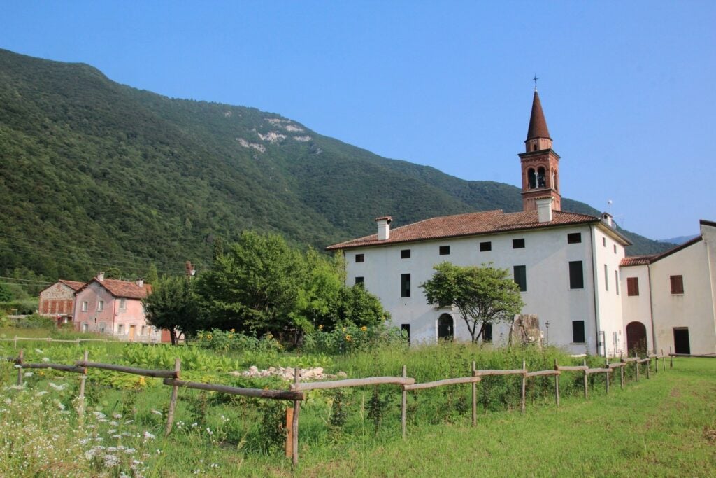 La chiesa, il borgo, il parco. Tornano i Luoghi del Cuore del FAI per salvare i beni in rovina