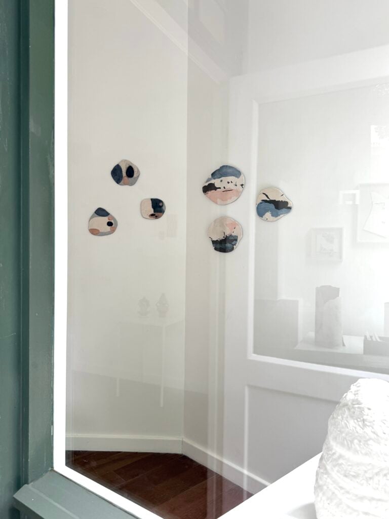 Contemporary Perspectives on Italian Ceramics, Avant Craft, London Craft Week - LWC, Londra, Installation view ph Amalia di Lanno, dettaglio Daniela Daz Moretti