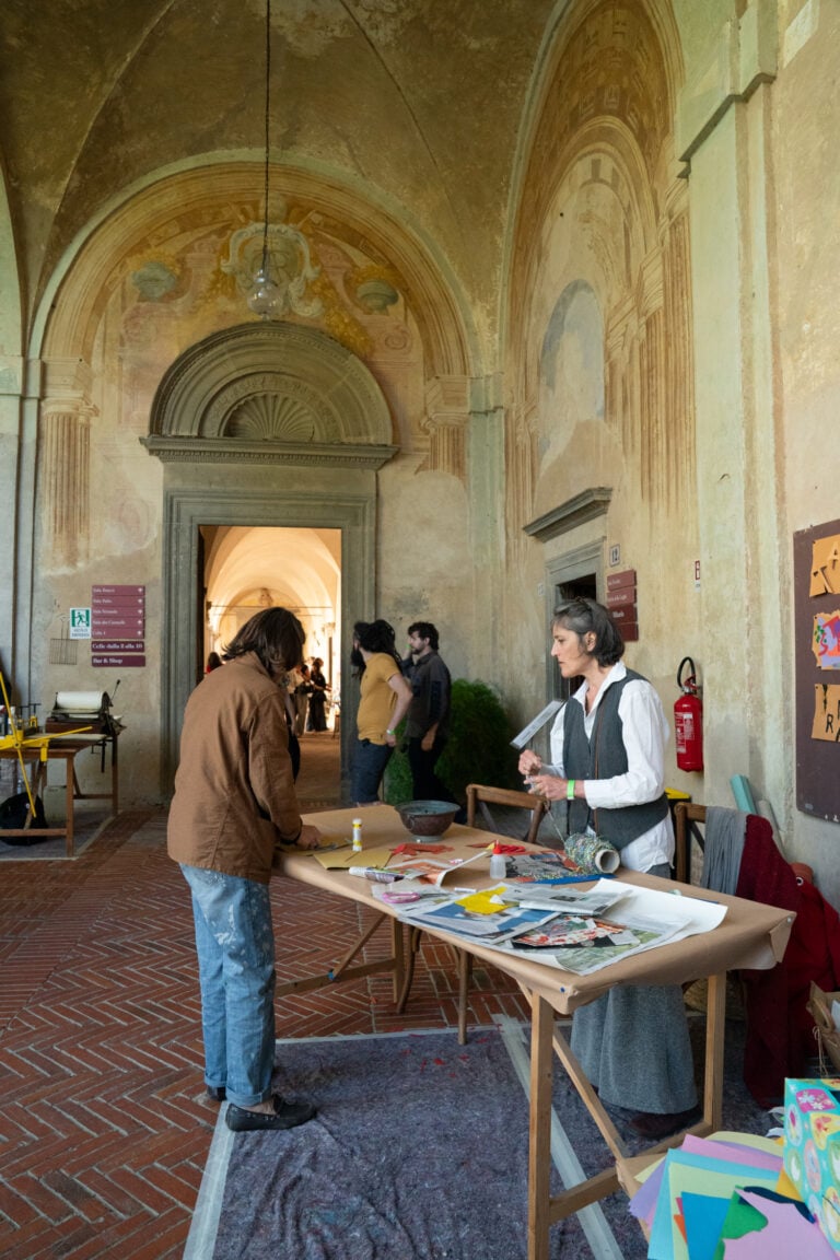 L&rsquo;antica certosa vicino Siena dove il disegno &egrave; diventato una performance condivisa. Il report