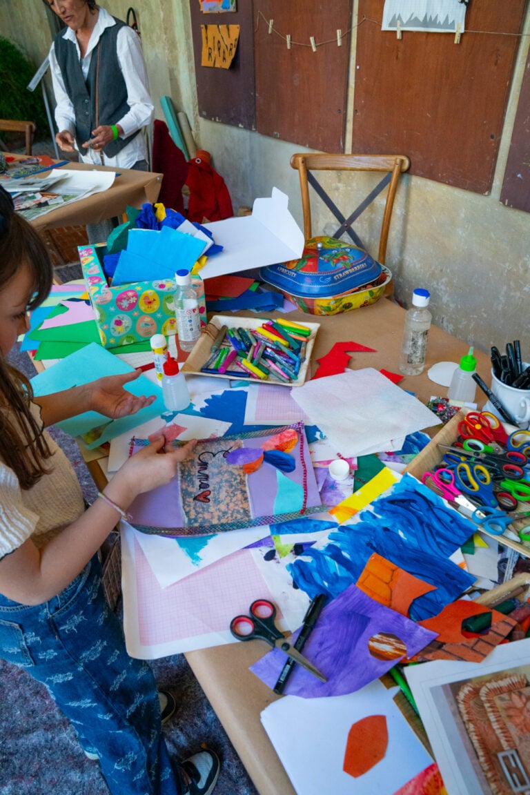L&rsquo;antica certosa vicino Siena dove il disegno &egrave; diventato una performance condivisa. Il report