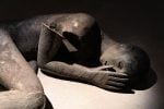 Mimmo Paladino torna a Milano con una grande mostra dopo anni. Sotterranea e immersiva