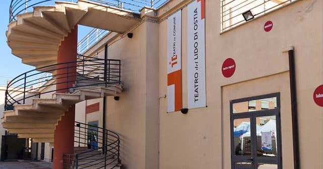Facciata del Teatro del Lido di Ostia