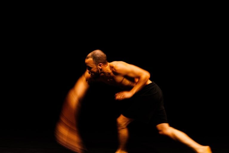 Santarcangelo Festival 2026, il borgo che si riempie di performance parlando di corpo come spazio politico sotto pressione