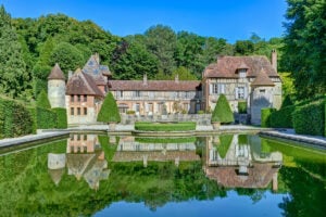 Il Castello di Boutemont: un gioiello architettonico da scoprire in Normandia 