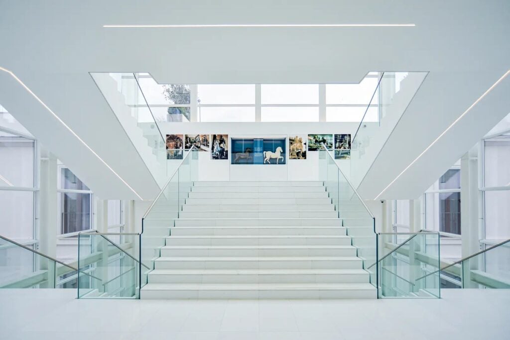 Dentro uno storico palazzo del centro di Roma ora si visita una nuova galleria d’arte. Gratis