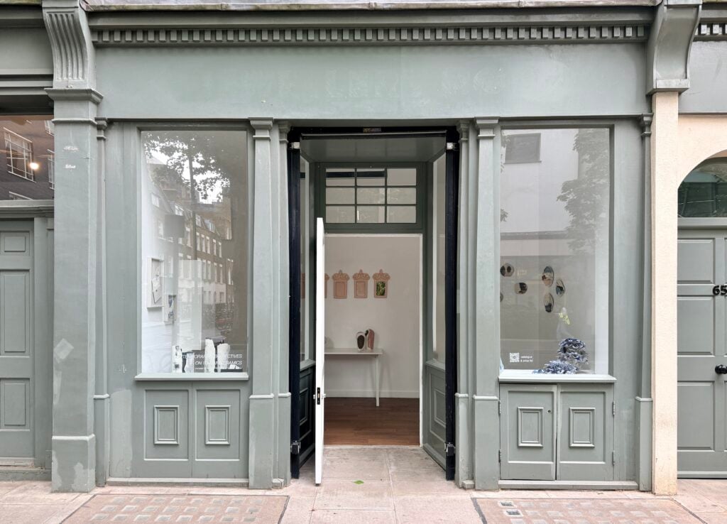 Contemporary Perspectives on Italian Ceramics, Avant Craft, London Craft Week - LWC, Londra, Installation view ph Amalia di Lanno