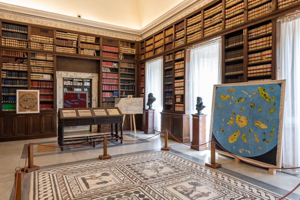 Luca Di Luzio - Atlas Ego Imago Mundi, Societ&agrave; Geografica Italiana, Roma, Installation view
