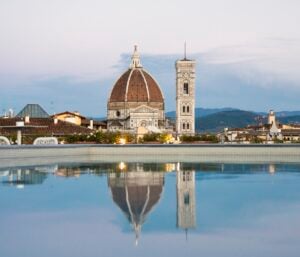 A Firenze l’aperitivo al tramonto si può fare in una terrazza con piscina progettata da Carlo Scarpa