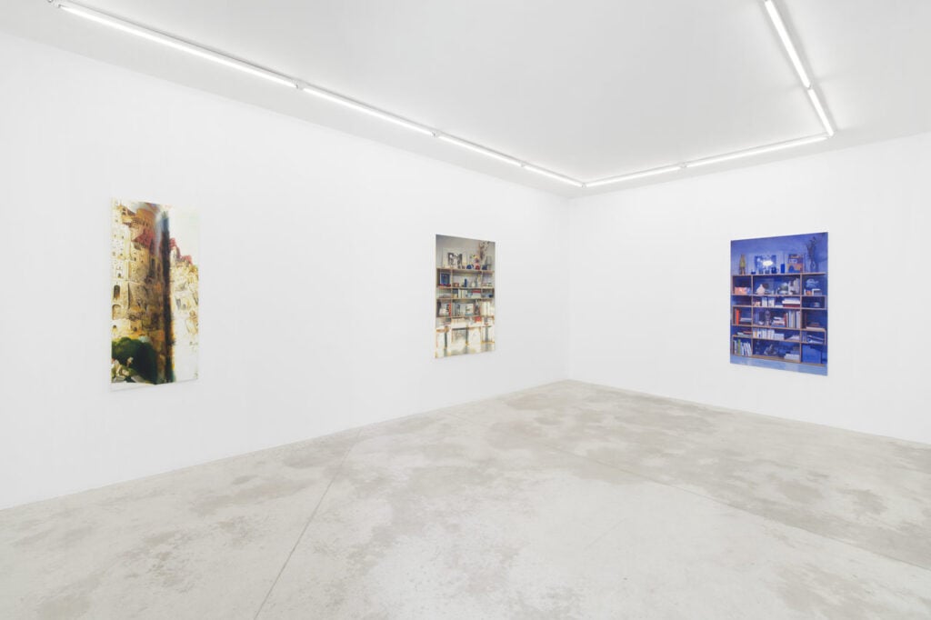 L’indagine sull’intimità al centro di una mostra in una galleria di Parigi