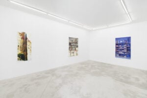 L’indagine sull’intimità al centro di una mostra in una galleria di Parigi