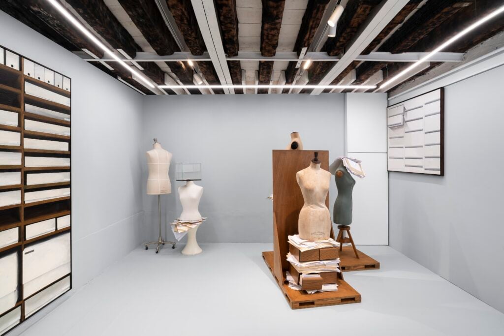 Nella sua mostra a Venezia, Hanna Rochereau vuole archiviare l’archivio