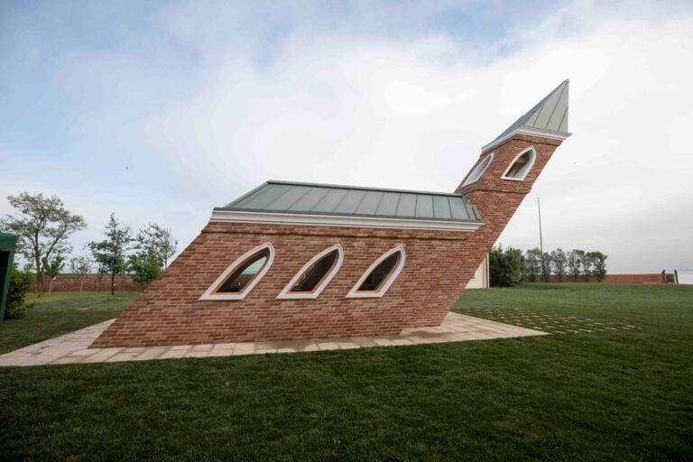 Un'isoletta tutta dedicata all&rsquo;arte nel mezzo della Laguna di Venezia. Va avanti il progetto della Fondazione Sandretto Re Rebaudengo sull&rsquo;Isola di San Giacomo