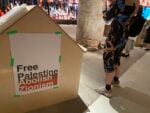 Протестные плакаты на Биеннале