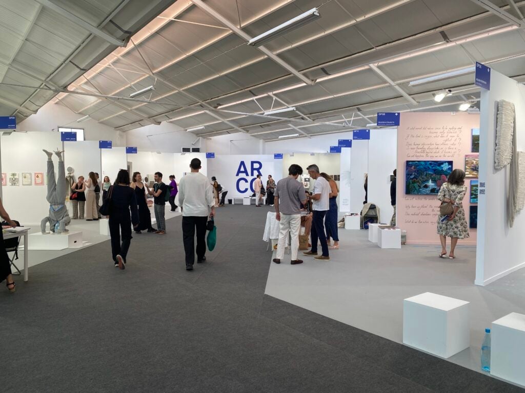 Ecco com’è la più importante fiera d’arte contemporanea del Portogallo. Reportage e interviste da ArcoLisbona 2026