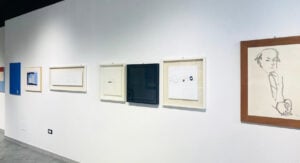 Vicino Cagliari c’è una mostra in cui i quadri si replicano senza essere ripetitivi