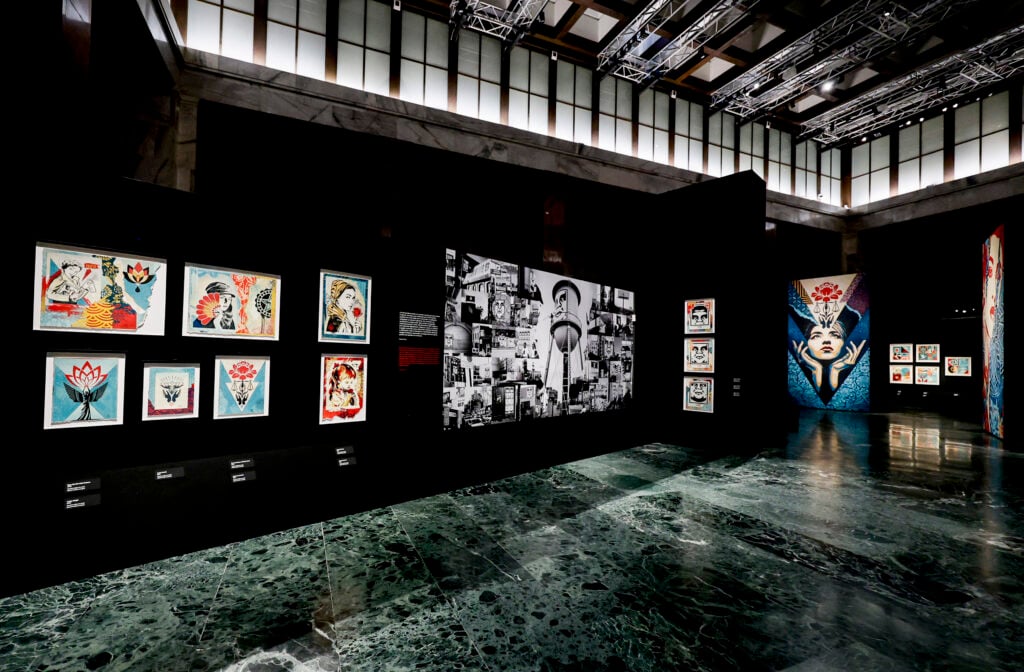 Nella sua mostra a Napoli Shepard Fairey vuole restituire alle immagini potere politico 