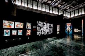 Nella sua mostra a Napoli Shepard Fairey vuole restituire alle immagini potere politico 