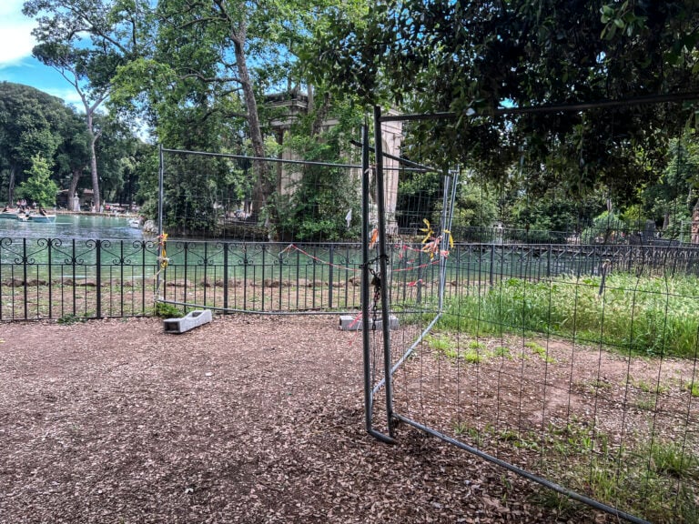 Le foto del degrado di Villa Borghese