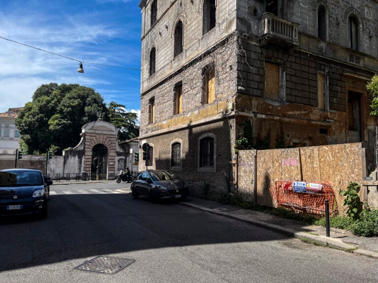 Le foto del degrado di Villa Borghese