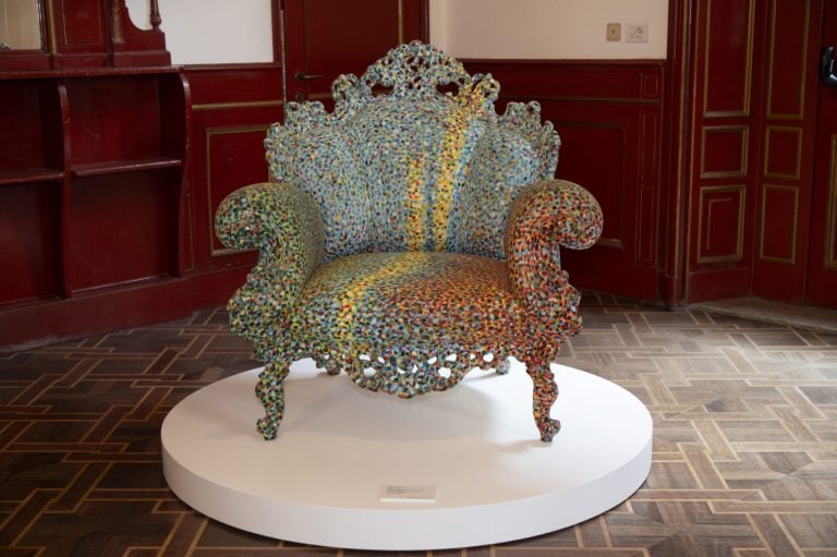 Si pu&ograve; ripercorrere tutta la carriera del mitico designer Alessandro Mendini in questa mostra a Verbania