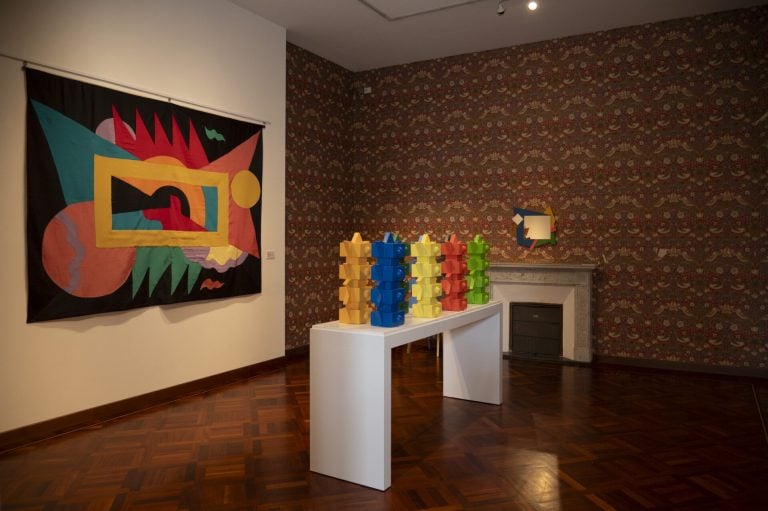 Si pu&ograve; ripercorrere tutta la carriera del mitico designer Alessandro Mendini in questa mostra a Verbania