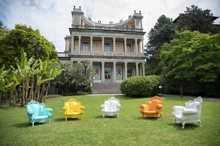 Si può ripercorrere tutta la carriera del mitico designer Alessandro Mendini in questa mostra a Verbania