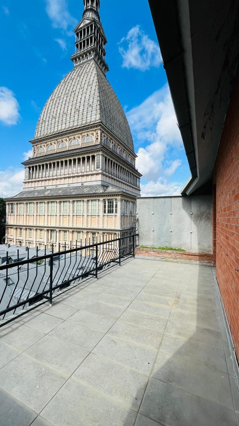 Una delle terrazze del nuovo spazio di CiacciaLevi a Torino
