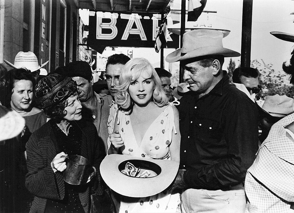 Marilyn Monroe in una scena de Gli spostati, 1961. Macfadden Publications