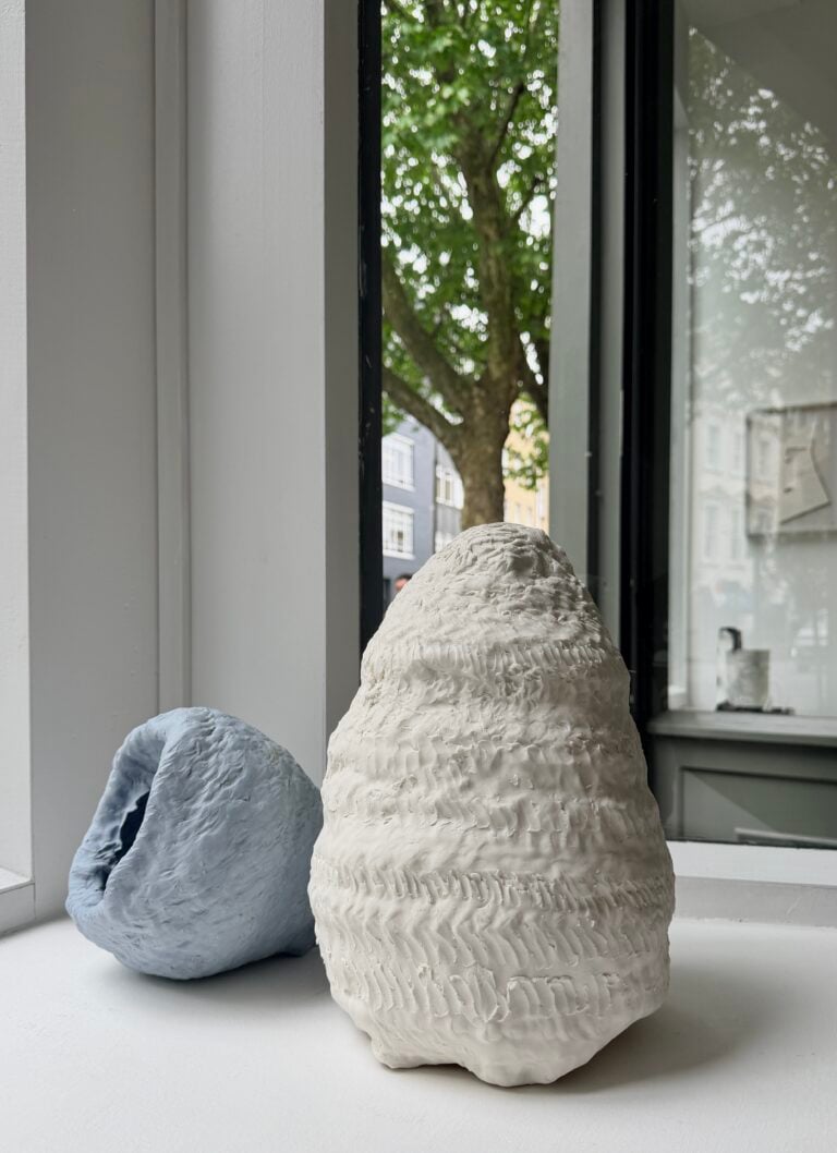 Contemporary Perspectives on Italian Ceramics, Avant Craft, London Craft Week - LWC, Londra, Installation view ph Amalia di Lanno, dettaglio Etra Masi