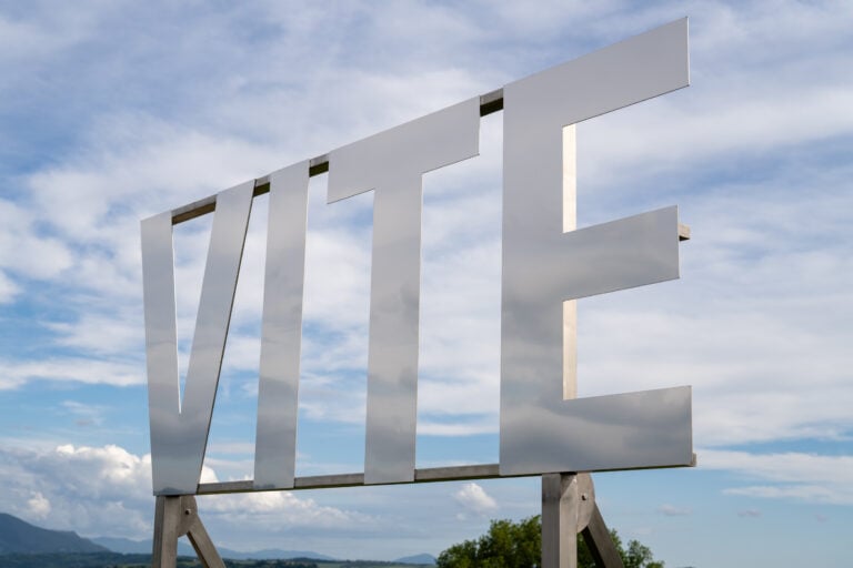 Matteo Attruia, VITE, 2026, installation view, Parco Sculture Todini, Todi. Foto Clikkami.