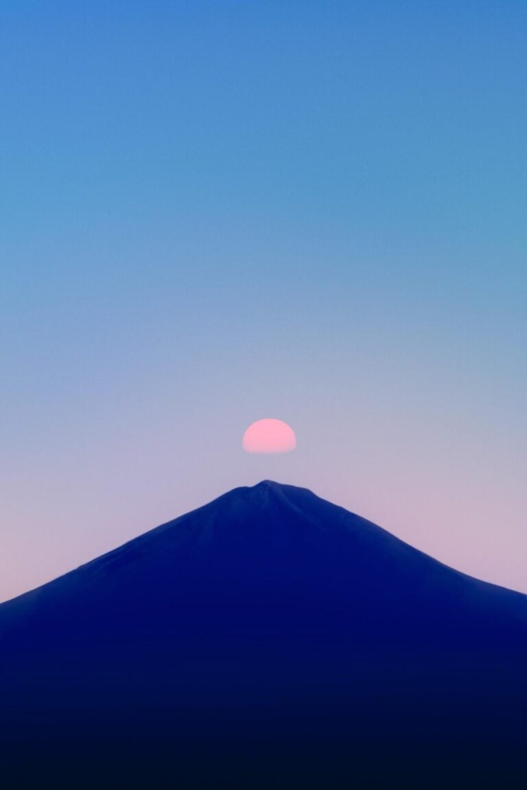 Mc2 Gallery, Paul Cupido, Moon Over Fuji I, 2025, Carta Kozo fatta a mano con bordi irregolari, 60 x 40 cm
