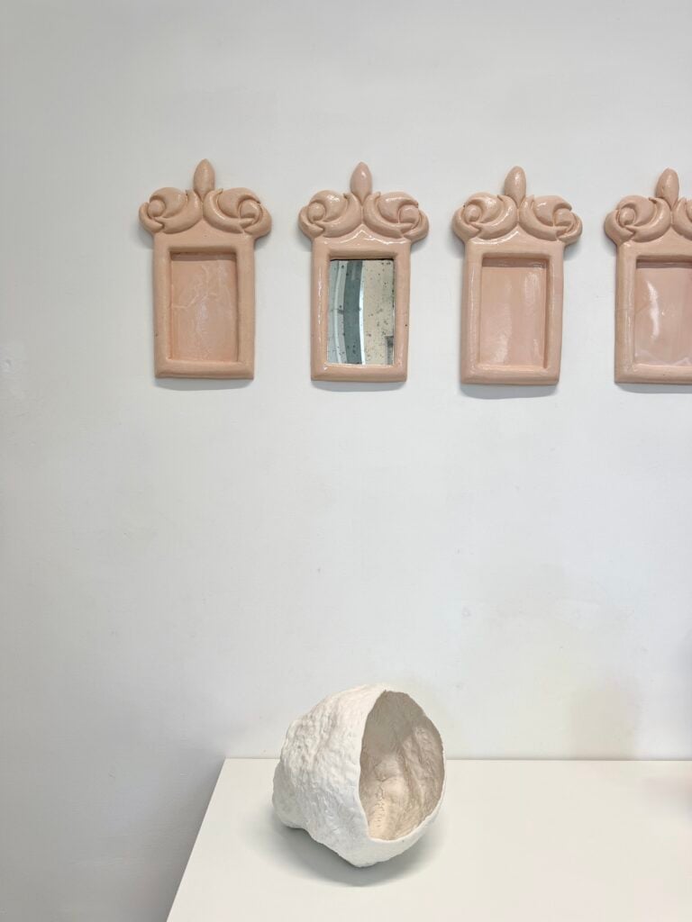 Contemporary Perspectives on Italian Ceramics, Avant Craft, London Craft Week - LWC, Londra, Installation view ph Amalia di Lanno
