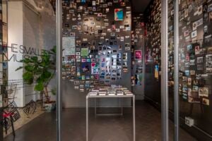 A Roma è nato un nuovo spazio culturale che lavora sulla memoria della città (anche attraverso le cartoline)