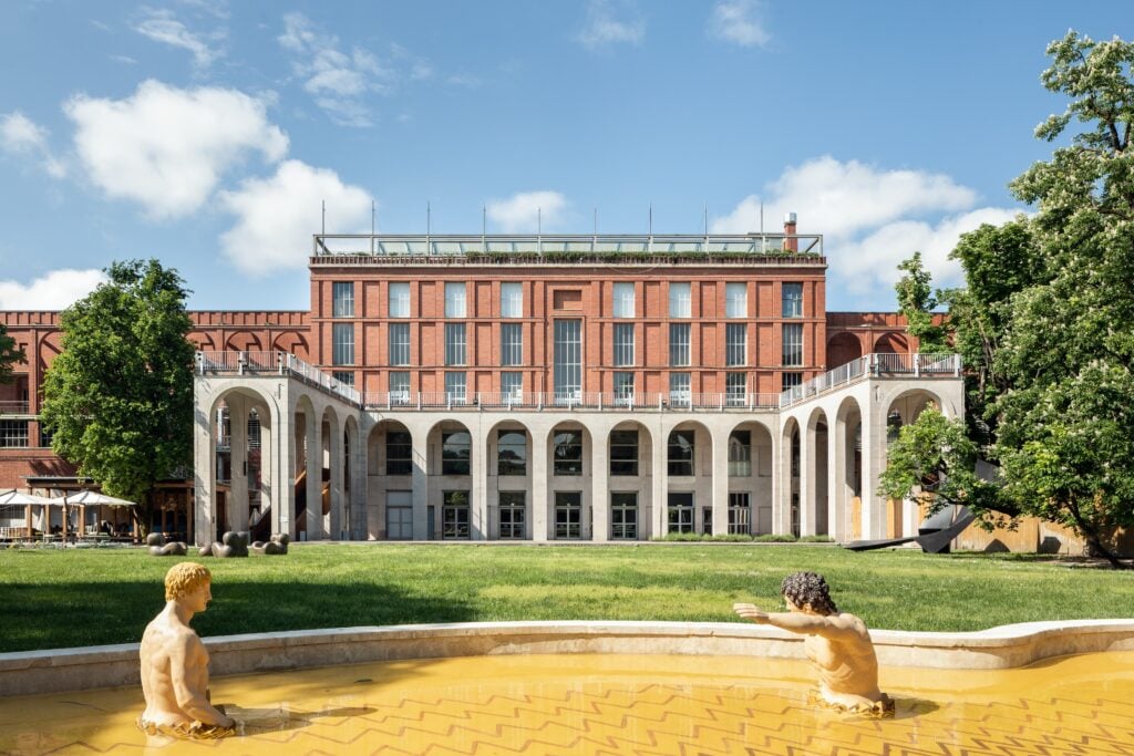 Palazzo dell'Arte, giardino &copy; Triennale Milano. Foto Gianluca Di Ioia